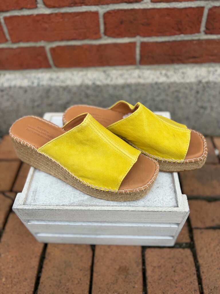 Naguisa Peep Toe Sandals - Size 38