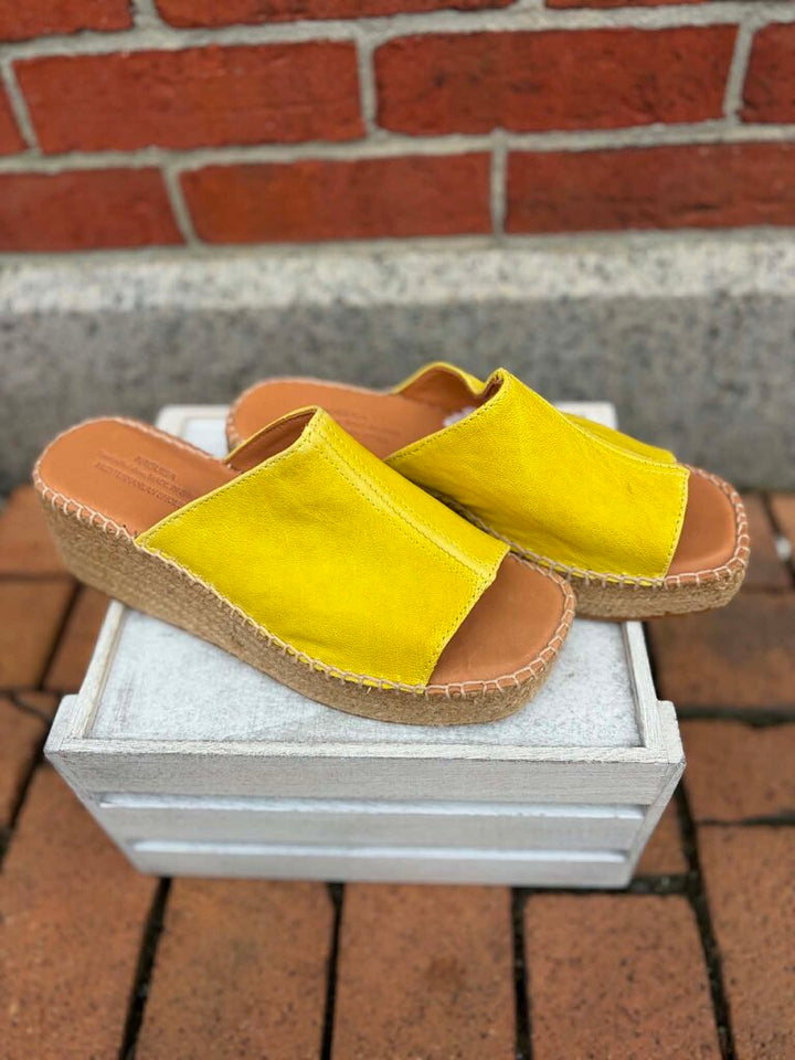 Naguisa Peep Toe Sandals - Size 38