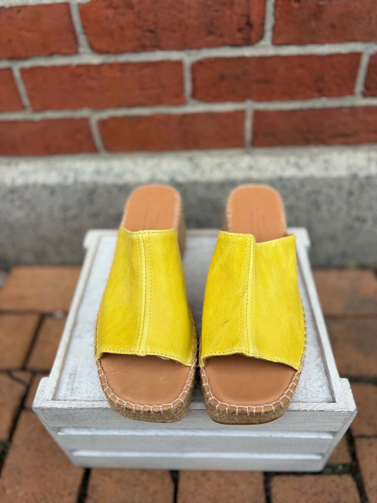 Naguisa Peep Toe Sandals - Size 38