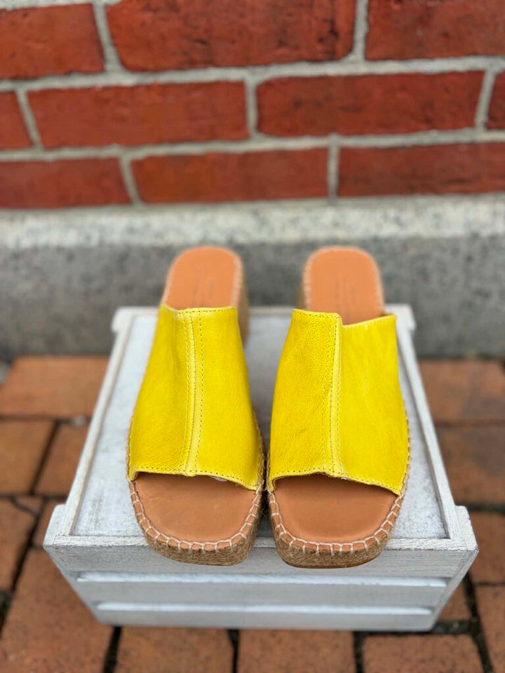 Naguisa Peep Toe Sandals - Size 38