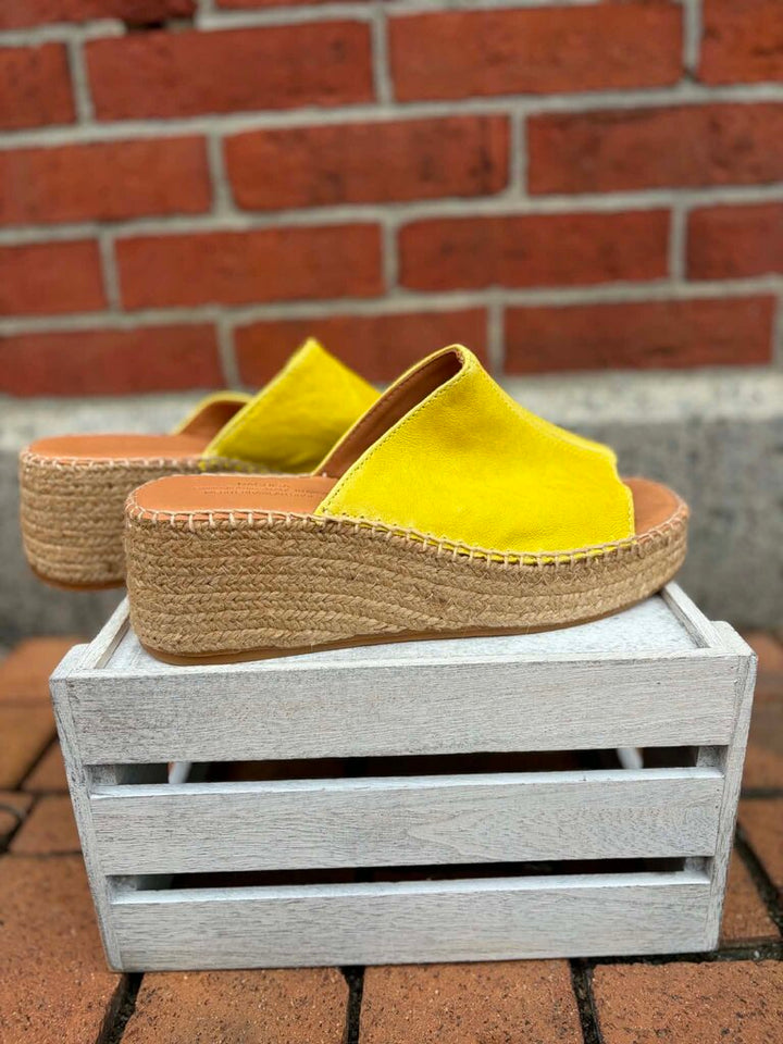 Naguisa Peep Toe Sandals - Size 38