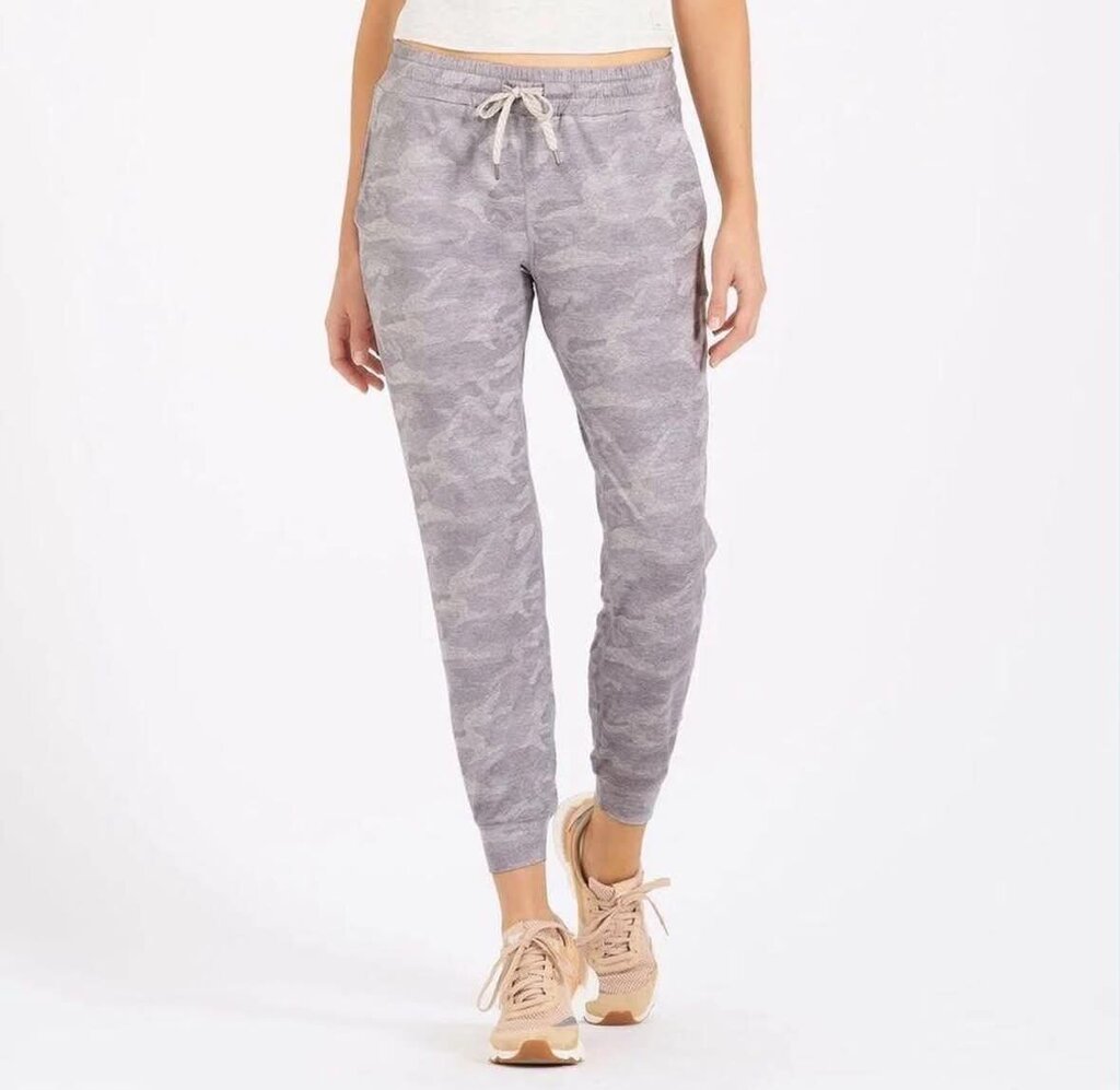 Vuori Performance Joggers In Grey - Size Medium