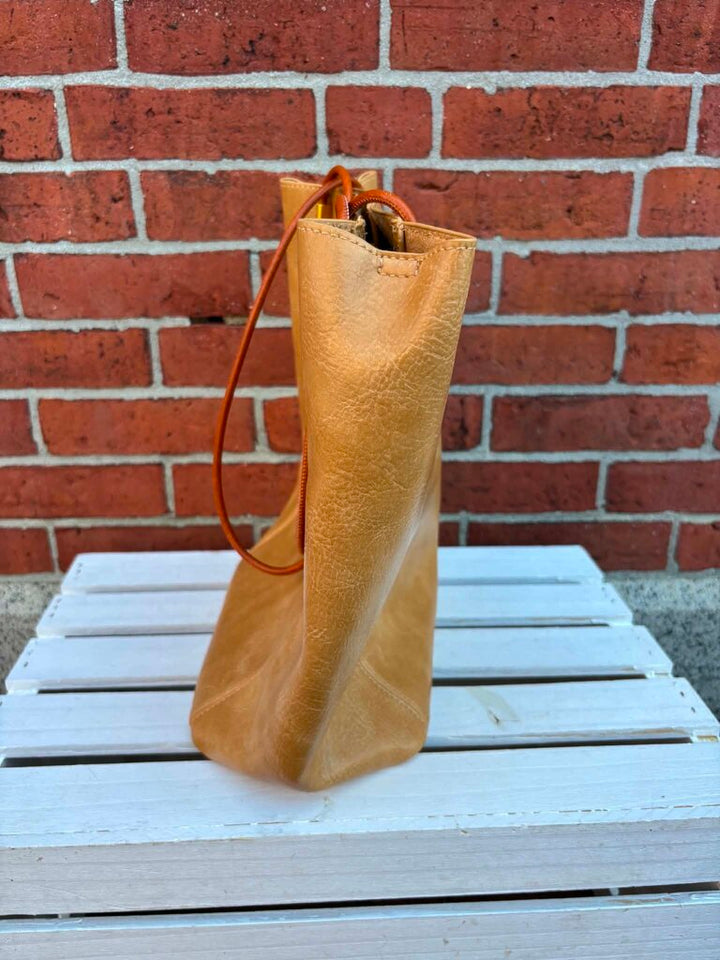 Antik Kraft Leather Tote Bag In Tan