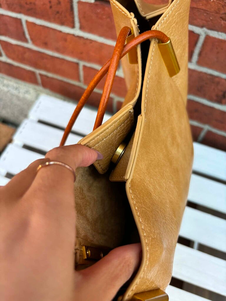 Antik Kraft Leather Tote Bag In Tan