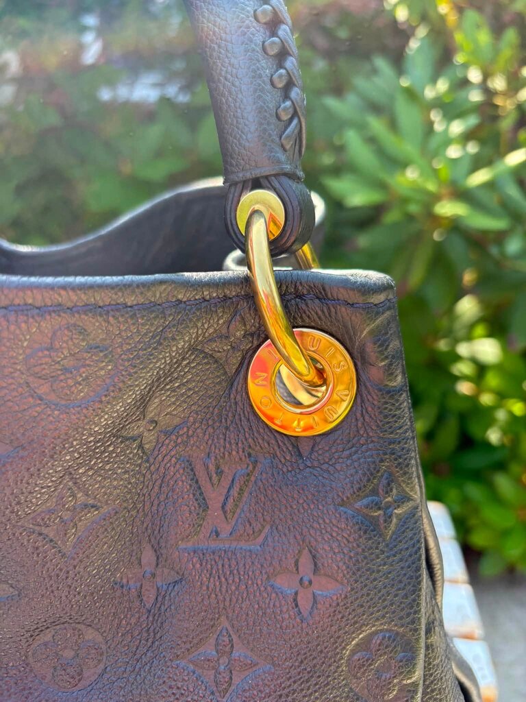 Louis Vuitton Monogram Empreinte Artsy MM