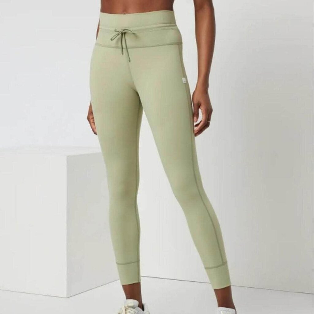 Vuori Daily Legging In Sprout - Size XS (Retails For $98)