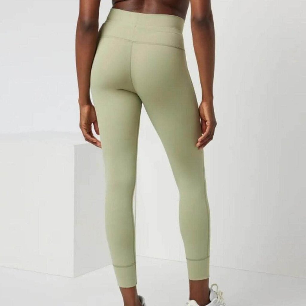 Vuori Daily Legging In Sprout - Size XS (Retails For $98)