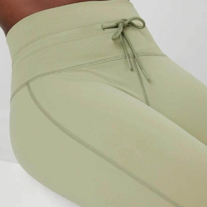 Vuori Daily Legging In Sprout - Size XS (Retails For $98)
