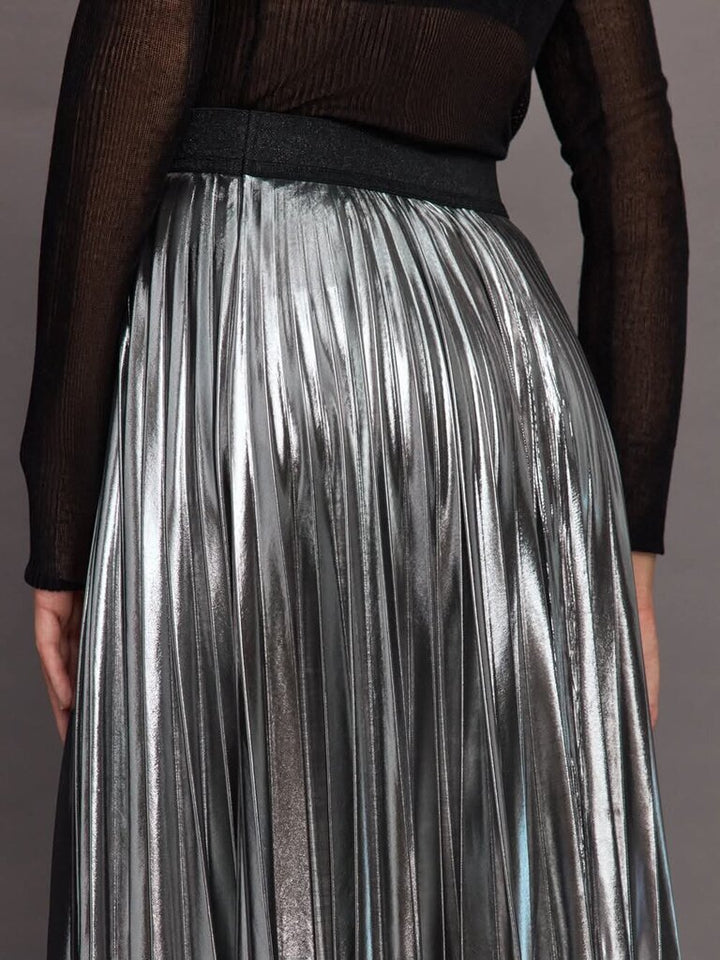 Carbon 38 NWT Metallic Pleated Skirt - Size Medium(Retails $138)