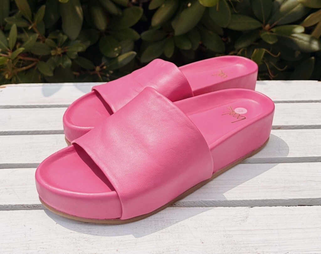 Beek Gallito Slides - Size 6 (Retails for $260)