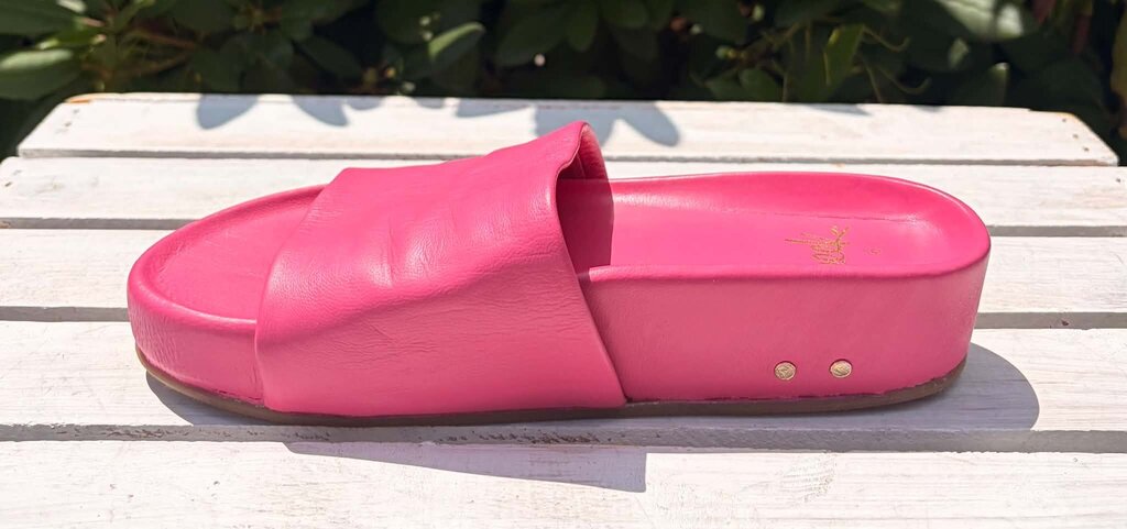 Beek Gallito Slides - Size 6 (Retails for $260)