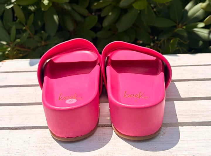Beek Gallito Slides - Size 6 (Retails for $260)