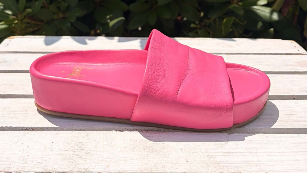 Beek Gallito Slides - Size 6 (Retails for $260)