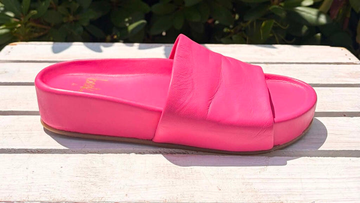 Beek Gallito Slides - Size 6 (Retails for $260)