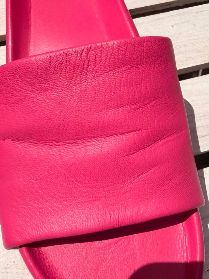 Beek Gallito Slides - Size 6 (Retails for $260)