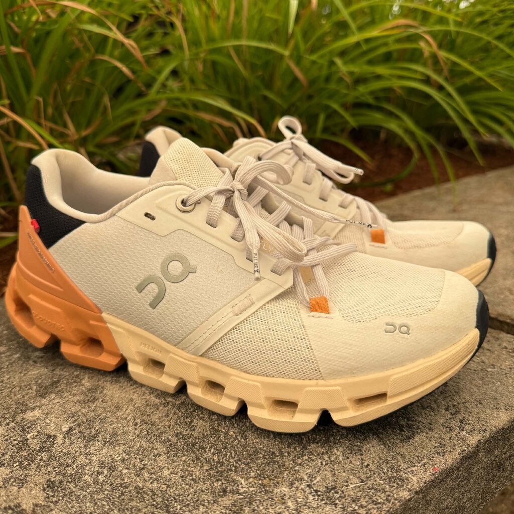 On CloudFlyer 4 Sneaker- Size 7.5