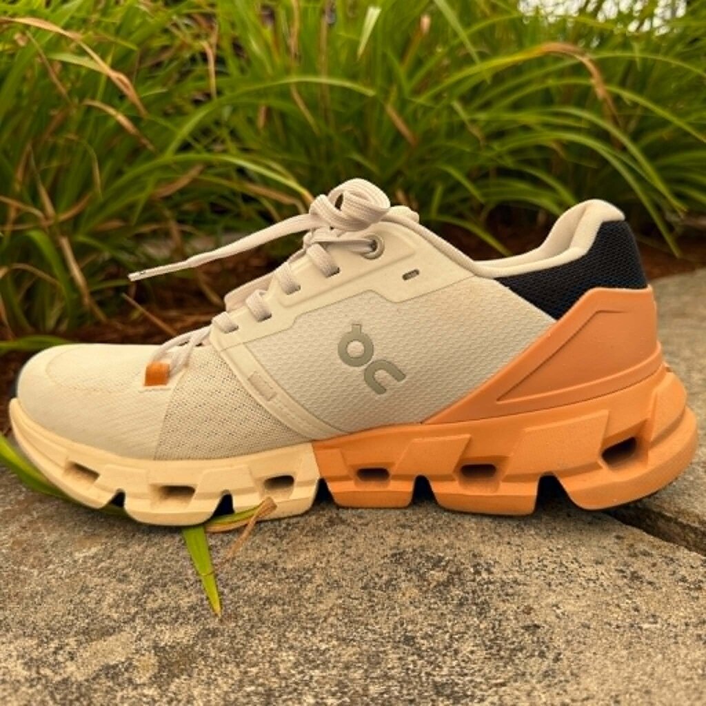 On CloudFlyer 4 Sneaker- Size 7.5