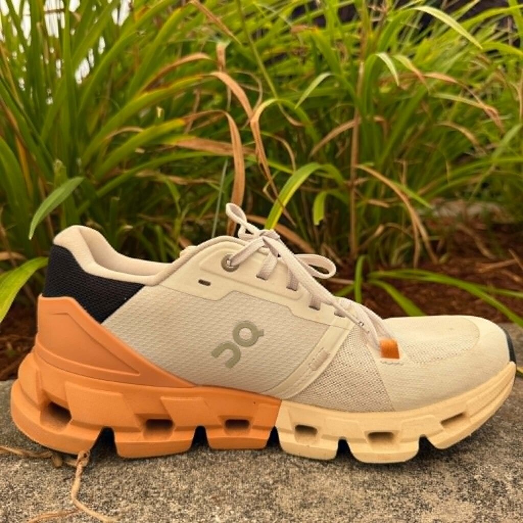 On CloudFlyer 4 Sneaker- Size 7.5