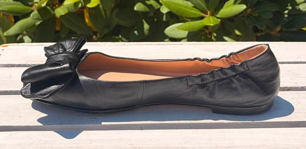 Tory Burch Divine Bow Leather Flats - Size 7.5