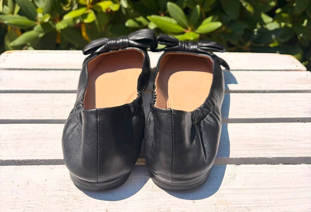 Tory Burch Divine Bow Leather Flats - Size 7.5