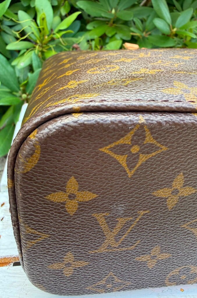 Louis Vuitton Vintage Monogram Luca