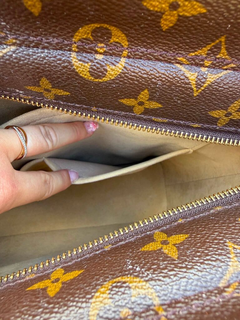 Louis Vuitton Vintage Monogram Luca