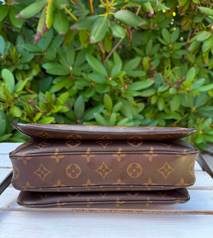 Louis Vuitton Monogram Pochette Metis (Retails for $2,840)
