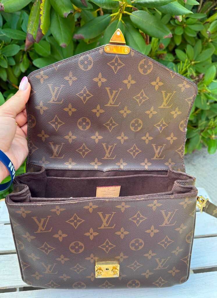 Louis Vuitton Monogram Pochette Metis (Retails for $2,840)