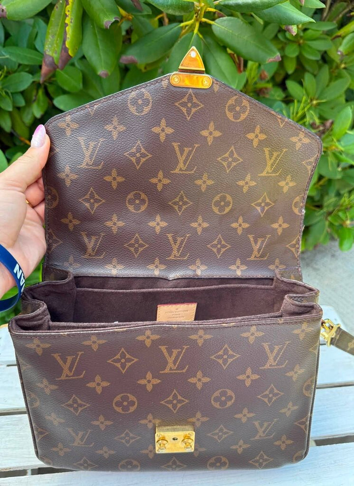 Louis Vuitton Monogram Pochette Metis (Retails for $2,840)
