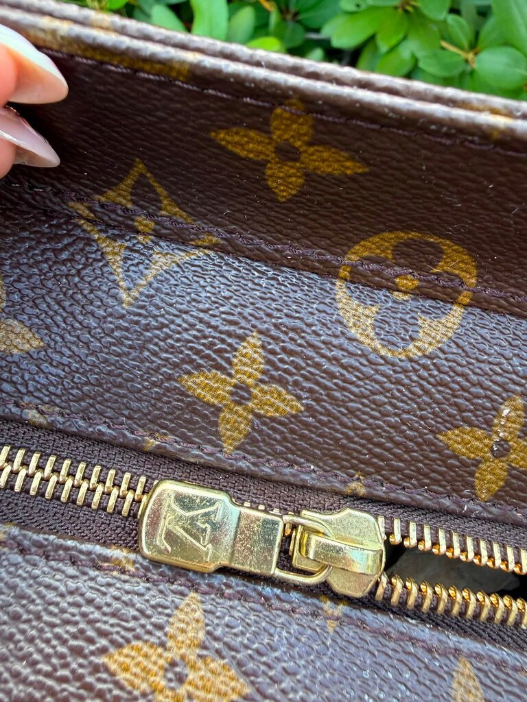Louis Vuitton Vintage Monogram Luca