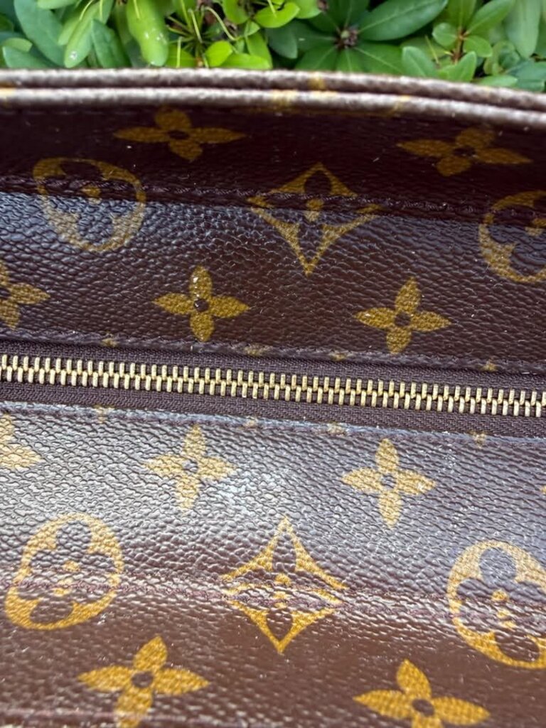 Louis Vuitton Vintage Monogram Luca
