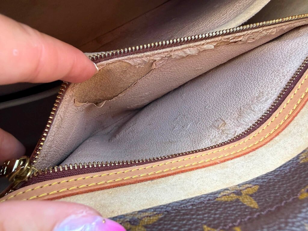 Louis Vuitton Vintage Monogram Luca