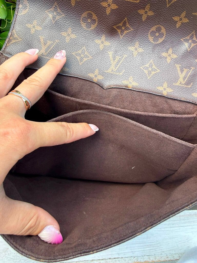 Louis Vuitton Monogram Pochette Metis (Retails for $2,840)