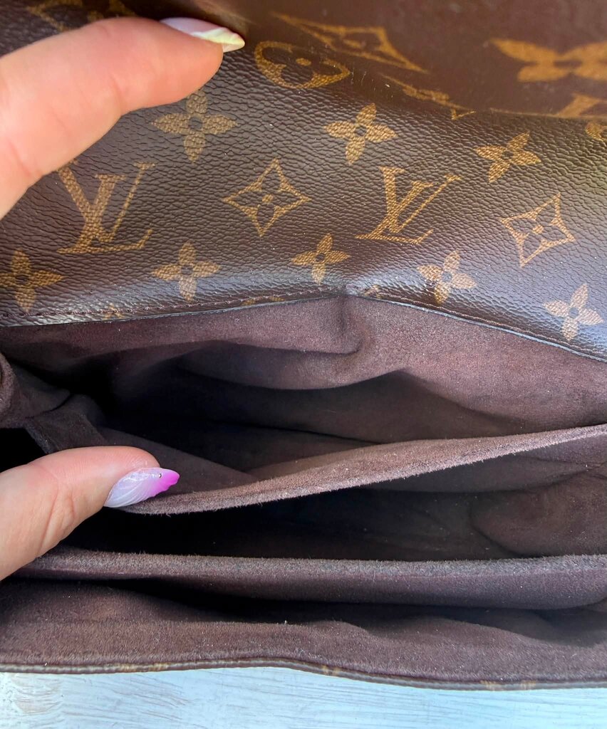 Louis Vuitton Monogram Pochette Metis (Retails for $2,840)