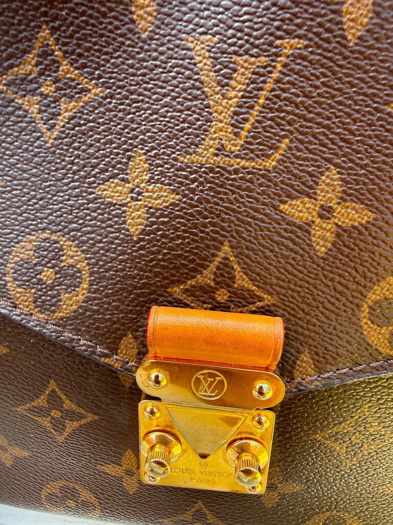 Louis Vuitton Monogram Pochette Metis (Retails for $2,840)