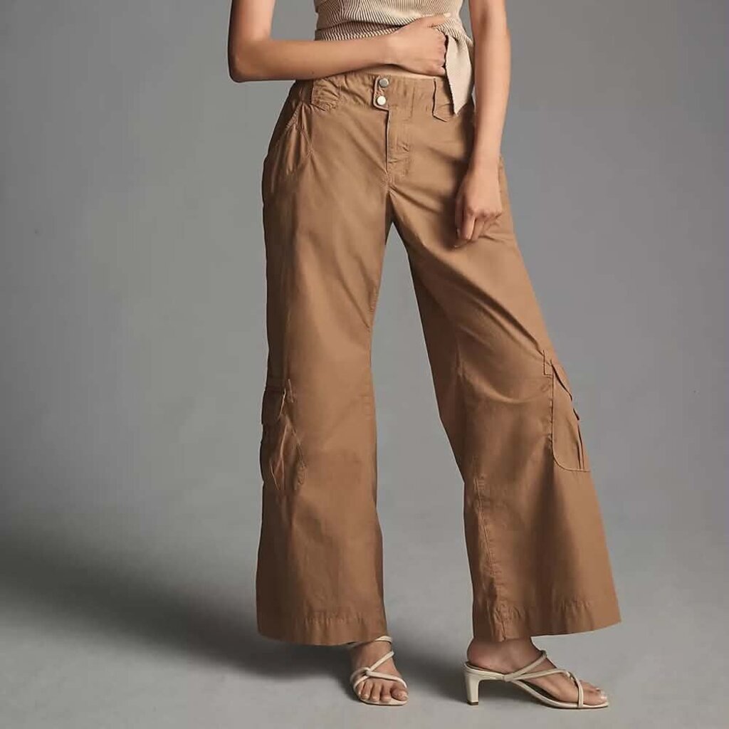 Pilcro Low-Rise Relaxed Flare Cargo Pants - Size 28