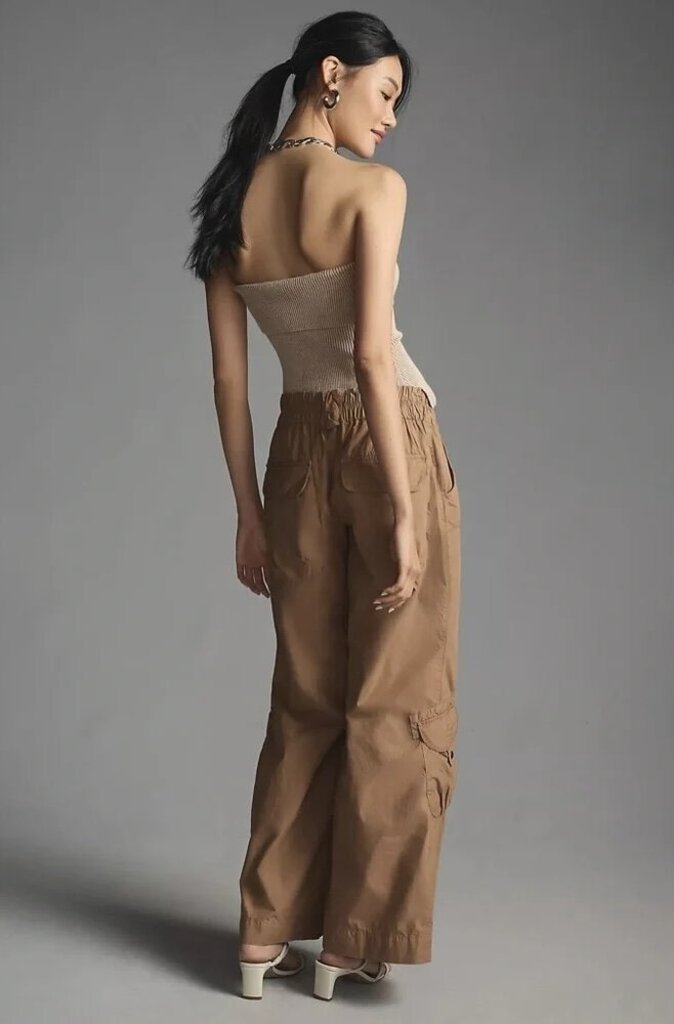 Pilcro Low-Rise Relaxed Flare Cargo Pants - Size 28