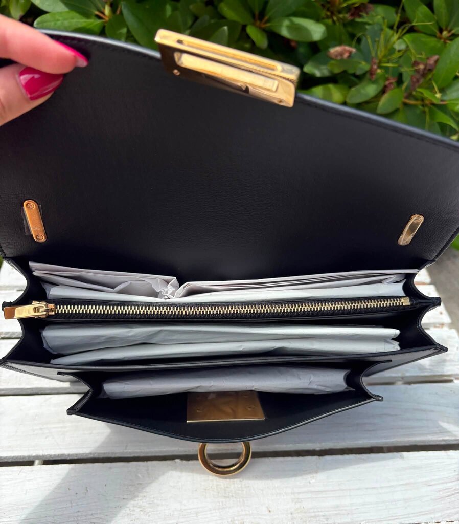 Salvatore Ferragamo NIB Aileen Medium Shoulder Bag (Retails for $1,500)