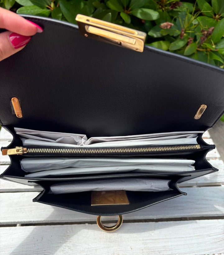 Salvatore Ferragamo NIB Aileen Medium Shoulder Bag (Retails for $1,500)