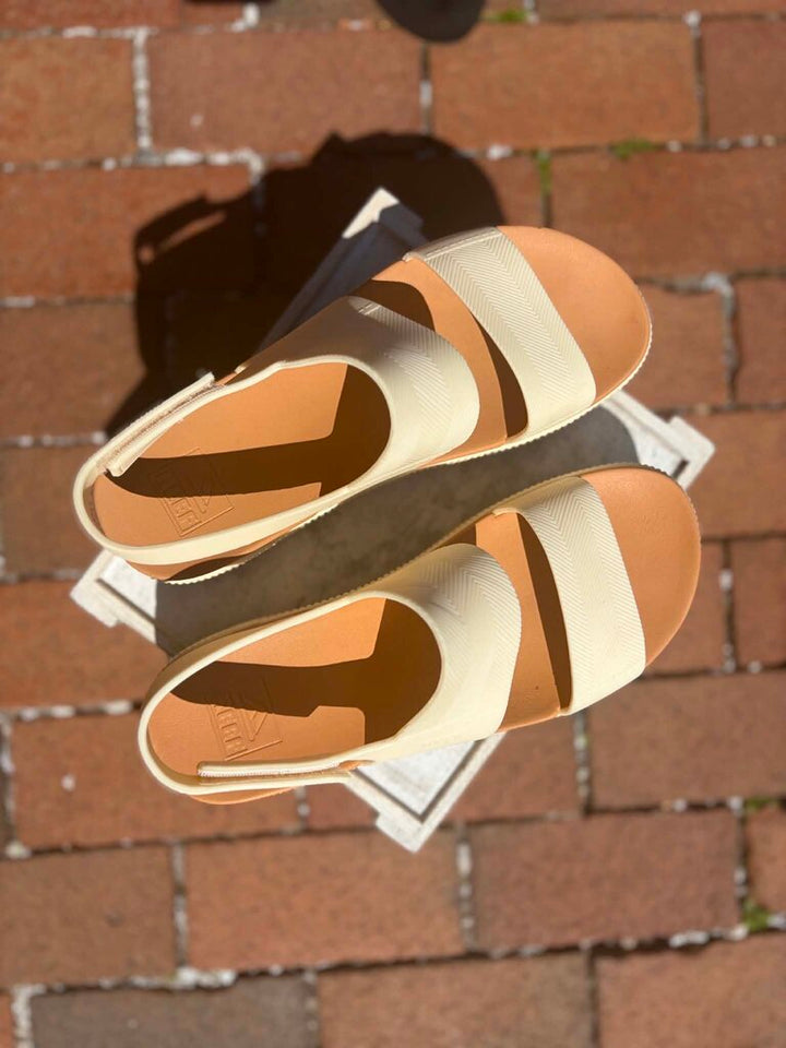 Reef Water Vista Higher Platform Sandals - Size 9