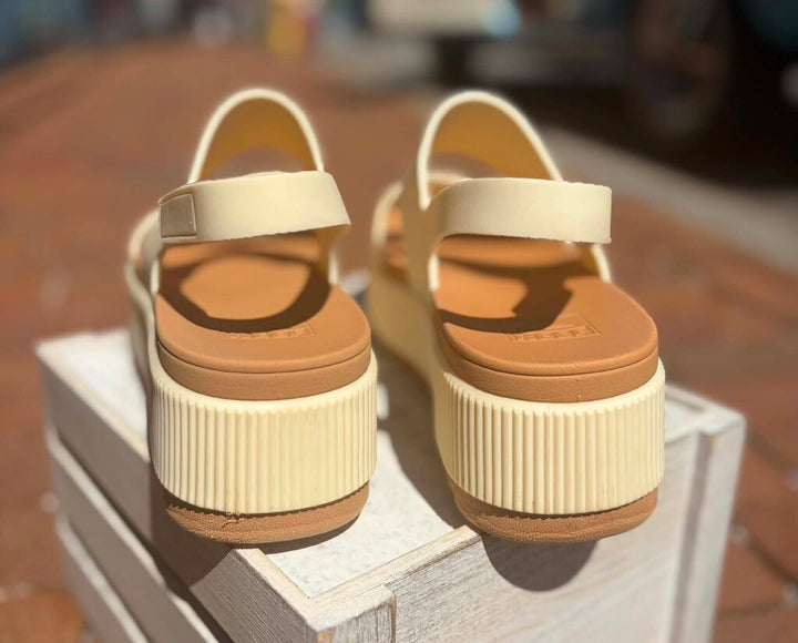 Reef Water Vista Higher Platform Sandals - Size 9