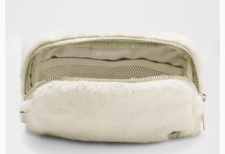Lululemon Everywhere Belt Bag Plush Fleece