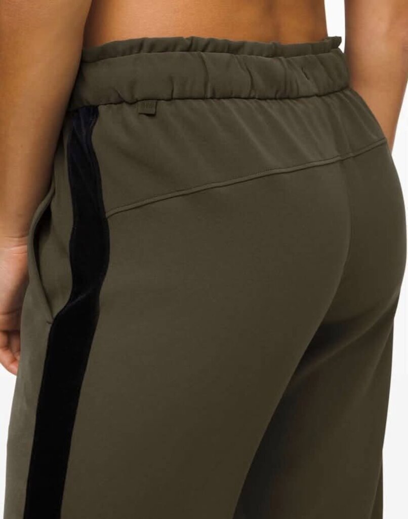 Lululemon On The Fly Jogger * Velvet Trim In Dark Olive/Black - Size 6 (Retails For $148)