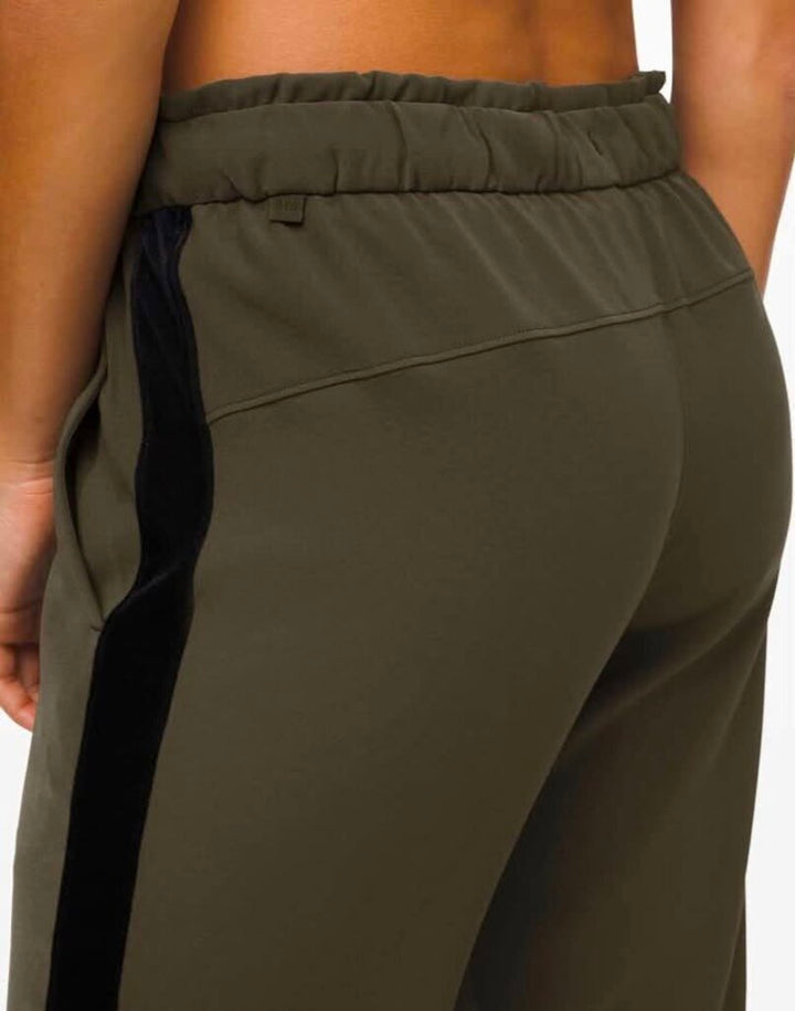 Lululemon On The Fly Jogger * Velvet Trim In Dark Olive/Black - Size 6 (Retails For $148)