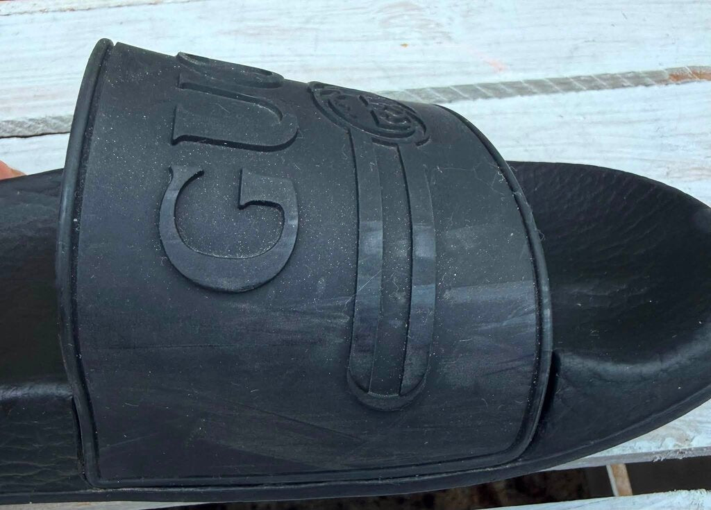 Gucci Logo Rubber Pool Slides - Size 38