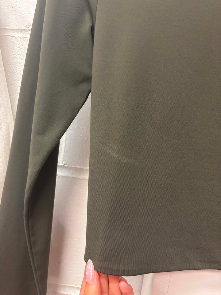 Babaton Aritzia Contour Crew Long Sleeve - Size Medium (Retails for $48)