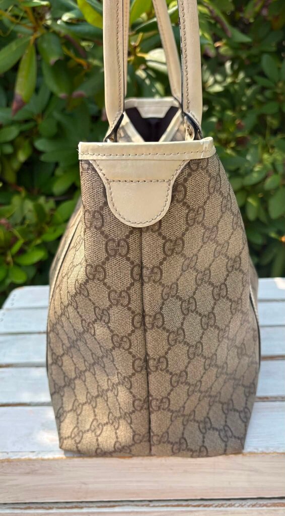 Gucci GG Supreme Joy Medium