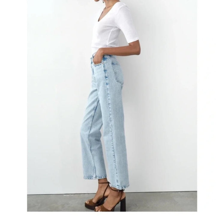 Zara NWT Mid-Rise Straight Leg Jeans - Size 8