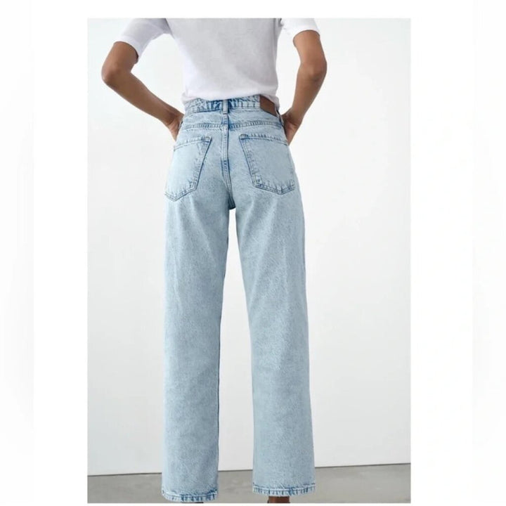 Zara NWT Mid-Rise Straight Leg Jeans - Size 8