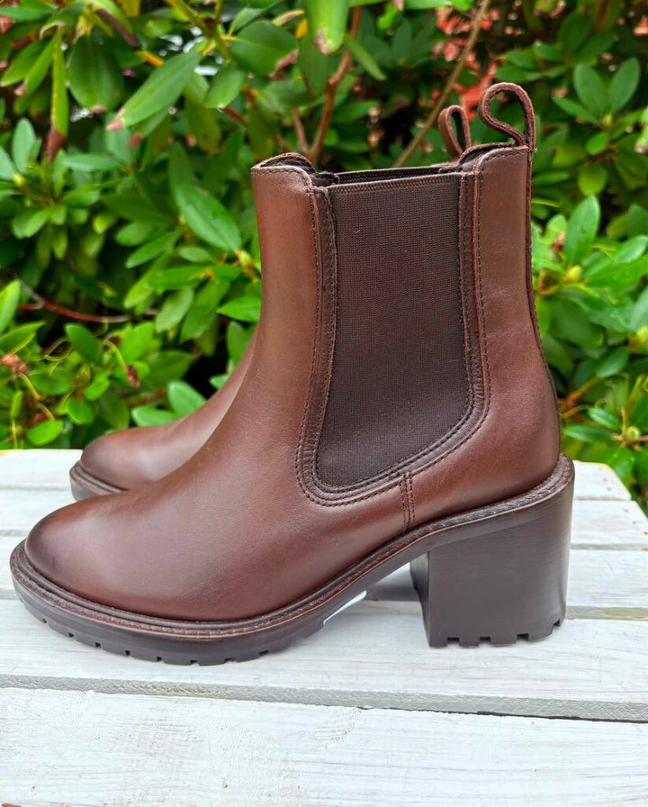 Thursday Everyday Knockout Boots in Chocolate - Size 7